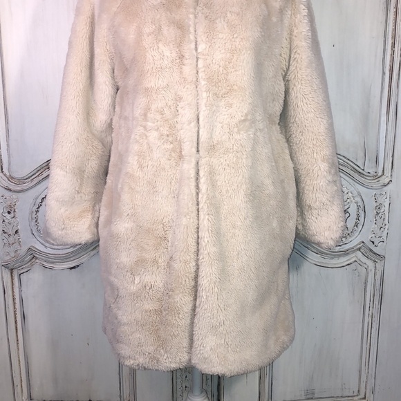 POPSUGAR Fluffy Cream Faux Fur Teddy Bear Coat Furry Fluffy Flirty Size Medium - Picture 6 of 14